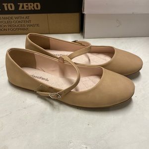 Beige flat size 7